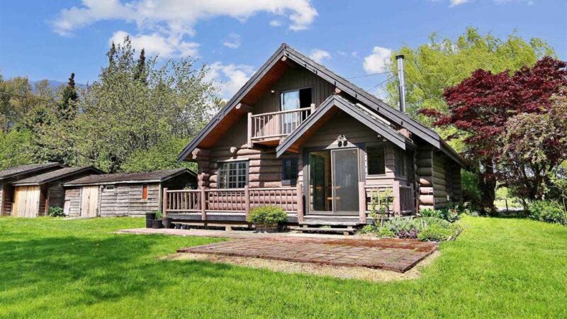 Cabin Rental on Harrison River in scenic Kilby